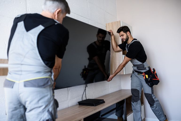 Installation man installing Saorview in Dublin
